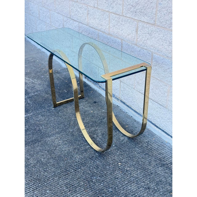 1980s Postmodern Brass-Finish Metal & Glass Console Table With Curved Base For Sale - Image 4 of 12