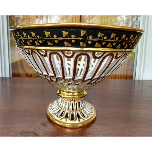 Antique Early 19th Century Old Paris Porcelain Oval Reticulated Basket Centerpiece Bowl With Matte Black Band and Two Tone Gilding For Sale - Image 4 of 8