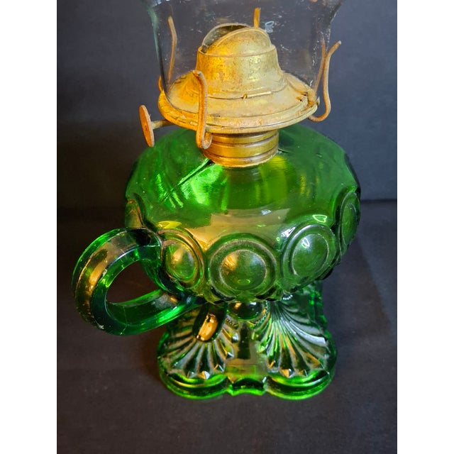 Vintage Hollywood Regency l.e. Smith Emerald Green Moon & Star Glass Finger Oil Lamp Brass Burner Chimney For Sale - Image 10 of 18