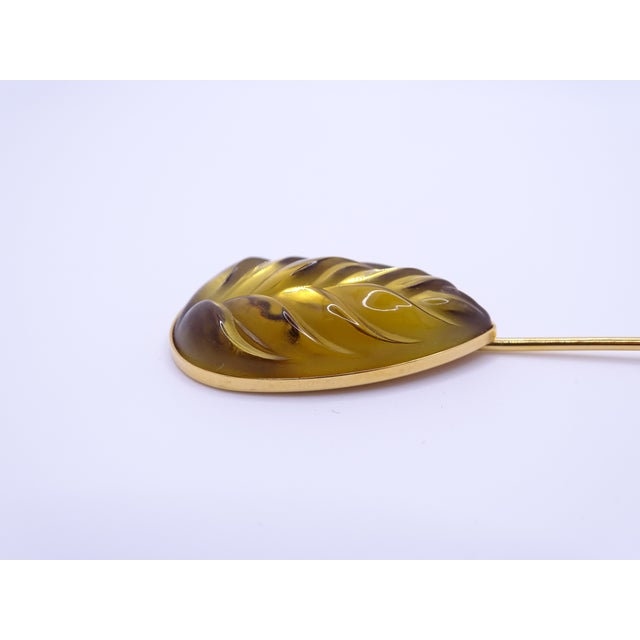 Glass Glass and Gold-Plated Heliconia Leaf Pin from Lalique, France, 1995 For Sale - Image 7 of 18