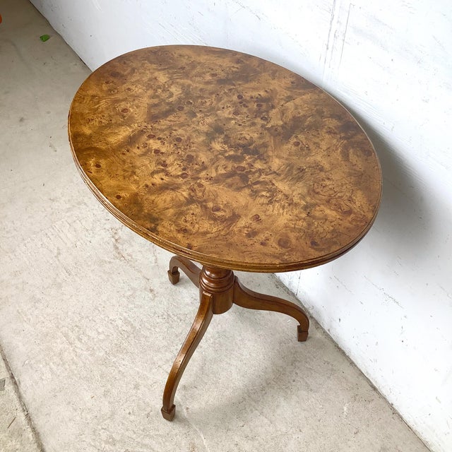 1970s Weiman Oxford Burl Veneer Pedestal Accent Table For Sale - Image 5 of 16