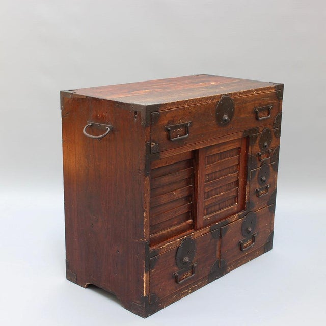19th Century Japanese Edo Tansu Storage Chest For Sale - Image 4 of 18
