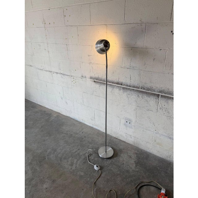 Metal 1950s Mid-Century Modern Metal Floor Lamp With Adjustable Gooseneck Shade For Sale - Image 7 of 8