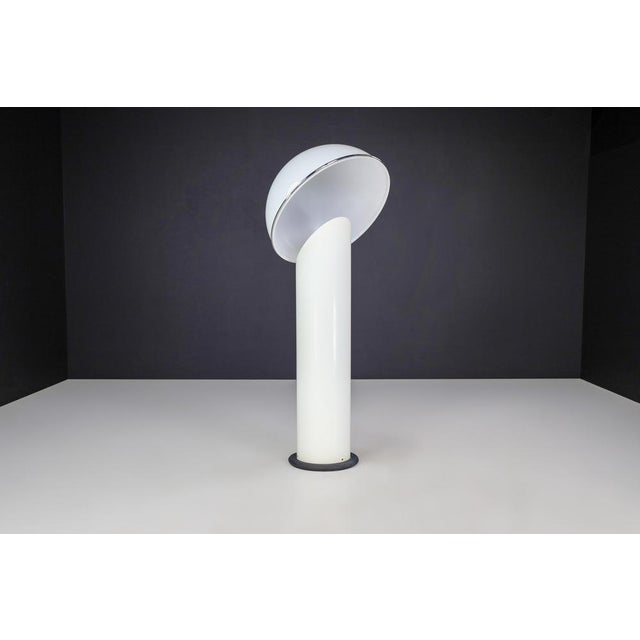 Ennio Chiggio Floor lamp for LumenForm, Italy 1973. This is a mid-century floor lamp designed by Ennio Chiggio for...