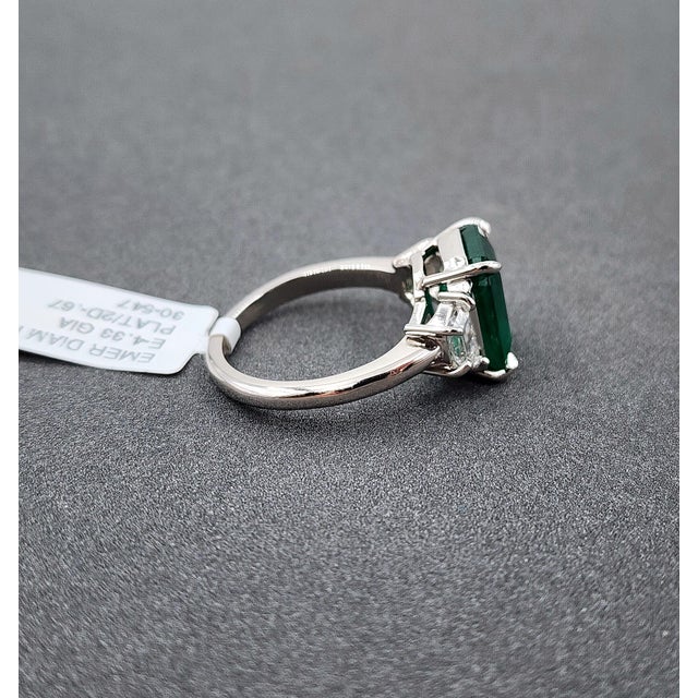 Early 21st Century 4.33 Ct Gia Certified Zambian Emerald & Diamond Ring, Size 7 For Sale - Image 5 of 9