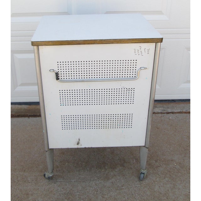 Mid 20th Century Raymond Loewy Hill Rom Rolling 3 Drawer Medical Chest Cart For Sale - Image 5 of 12