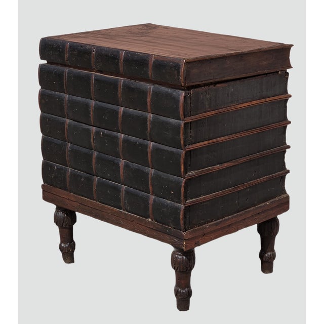Traditional Louis XVI Venetian Book-Shaped Chest in Stained Fir and Leather, Late 18th Century For Sale - Image 3 of 12