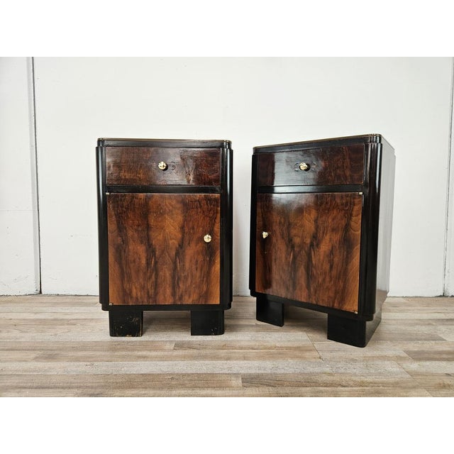 Art Deco Bedside Tables in Walnut Burl with Pink Glass Tops, 1940, Set of 2 For Sale - Image 4 of 16