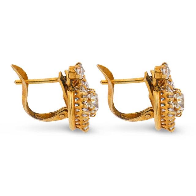 19th Century Pair of Victorian 2.90 Carat Diamond 14k Yellow Gold Cluster Earrings For Sale In Los Angeles - Image 6 of 7