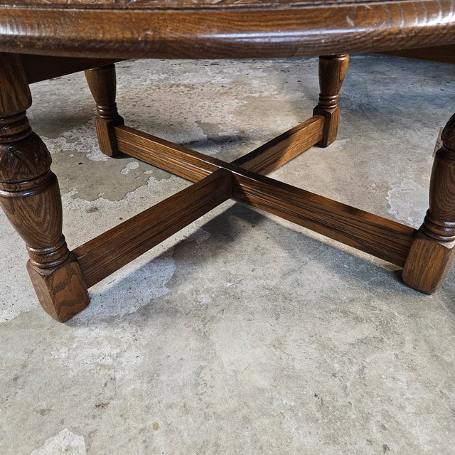Gothic Early 20th Century English Round Oak Carved Edge Turned Leg Stretcher Base Coffee Table For Sale - Image 3 of 16