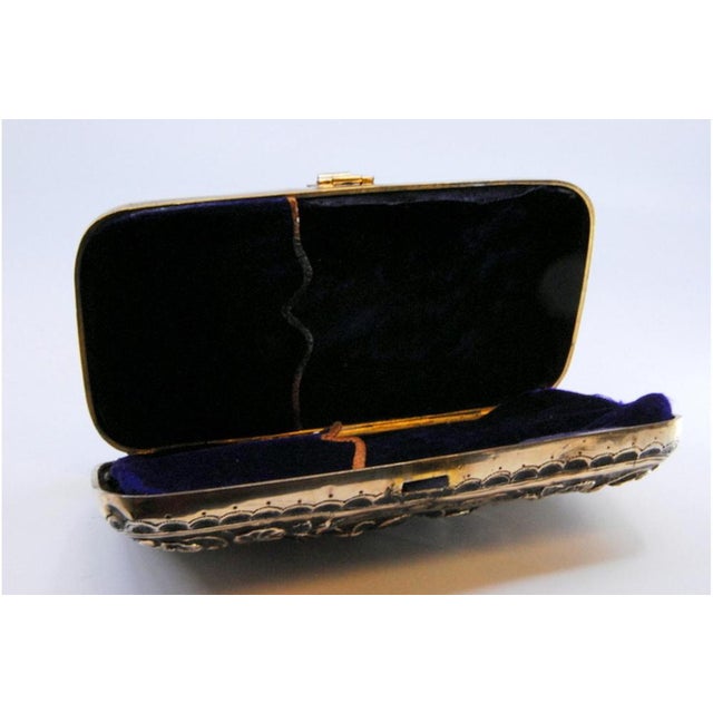 Cigar Case in Gilded Silver with Floral Reliefs, Guilloche Back with Asymmetrical Designs and Velvety Interior For Sale - Image 4 of 8