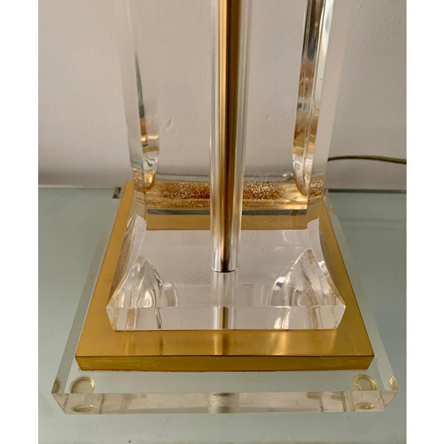 1970s Vintage Lucite Gold Plated Table Lamp Les Arcades For Sale - Image 5 of 9