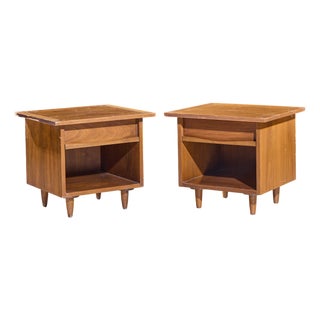 George Nakashima for Widdicomb Origins Model 215 Mid Century Walnut Nightstands - Pair For Sale
