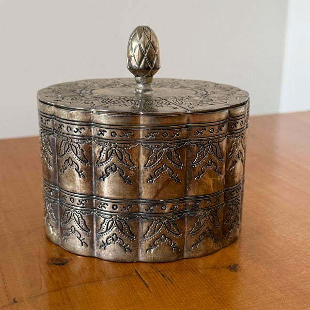English Vintage Silverplate Lidded Box With Pineapple Finial For Sale - Image 3 of 7