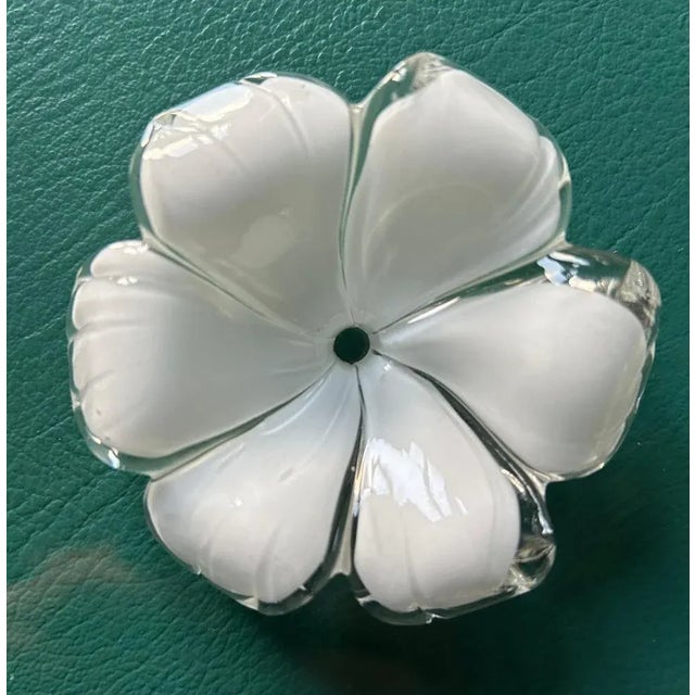 Dew and Gold Murano White Flowers Chandelier, 1980s For Sale - Image 12 of 15