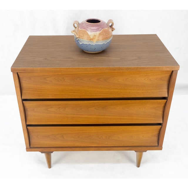 Mid-Century Modern Compact 3 Drawer Walnut Concave Drawer Front Mid Century Bachelor Chest Dresser For Sale - Image 3 of 16