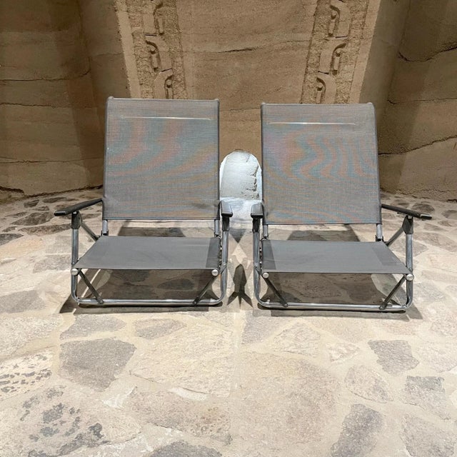 Mid-Century Modern Pair of Modern Folding Beach Lawn Chairs in Gray by Telescope Ny For Sale In San Diego - Image 6 of 13