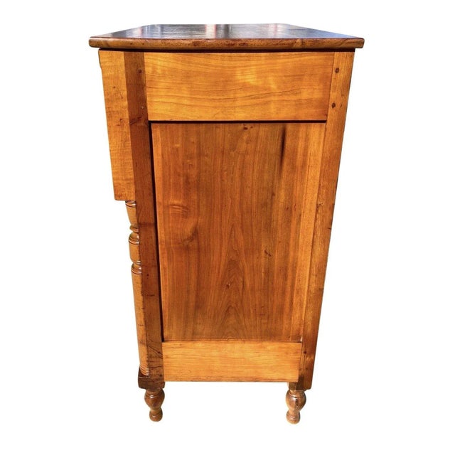 Wood Late 18th Century Antique Federal Bird's Eye Maple & Cherry Southern Chest of Drawers / Dresser For Sale - Image 7 of 7
