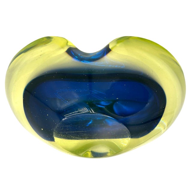 1960s Rare MCM Biomorphic Murano Uranium Glass Bowl by Antonio Da Ros for Cenedese For Sale - Image 4 of 13