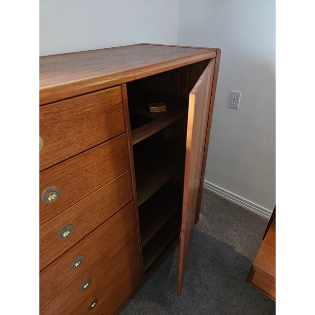 1960s D-Scan Dresser Set. 12 Drawer LowBoy and Gentlemans Dresser Set, 2 Pieces For Sale - Image 9 of 9