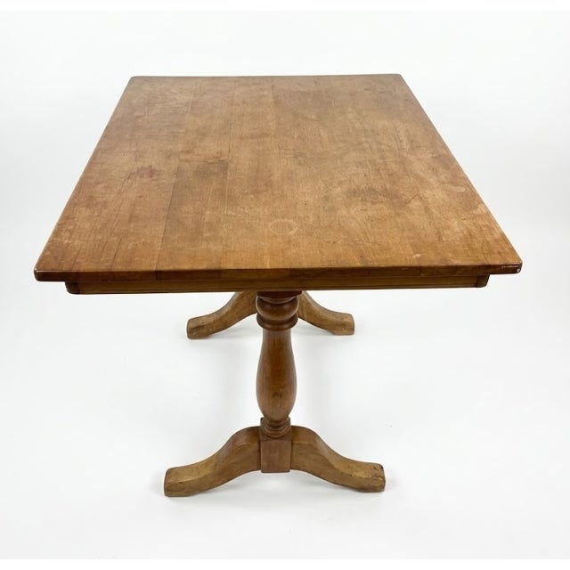 A well-proportioned early 20th century American library table by Reischmann of New York, reflecting the straightforward,...