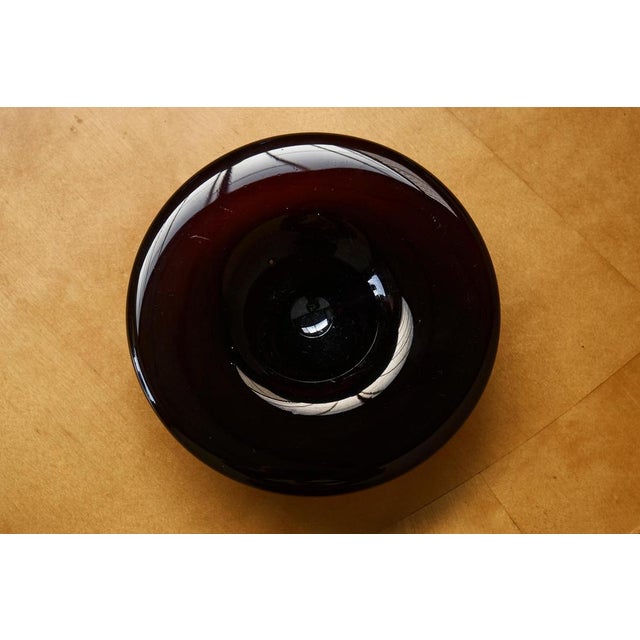 2000 - 2009 Vintage Art Glass Bowl in Hand Blown Purple Glass by Marinke Van Zandwijk, 2003 For Sale - Image 5 of 11