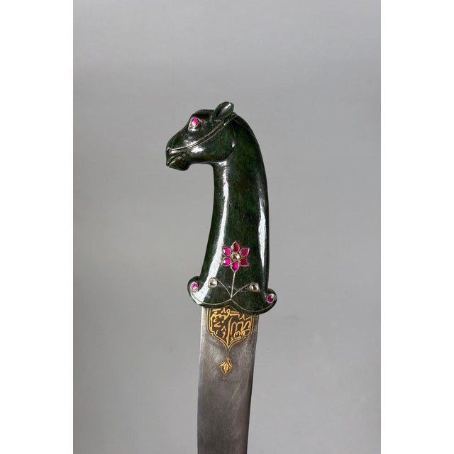 Kard jade dagger with a horse's head, India, Mughal Dynasty (1526-1857) For Sale - Image 4 of 8
