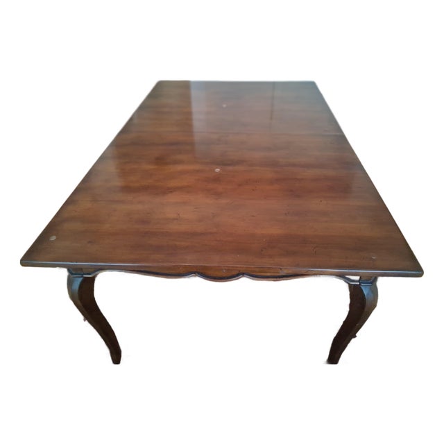 Mid 20th Century French Provincial-Style Henredon Solid Alder Dining Table With 2 Extension Leaves For Sale