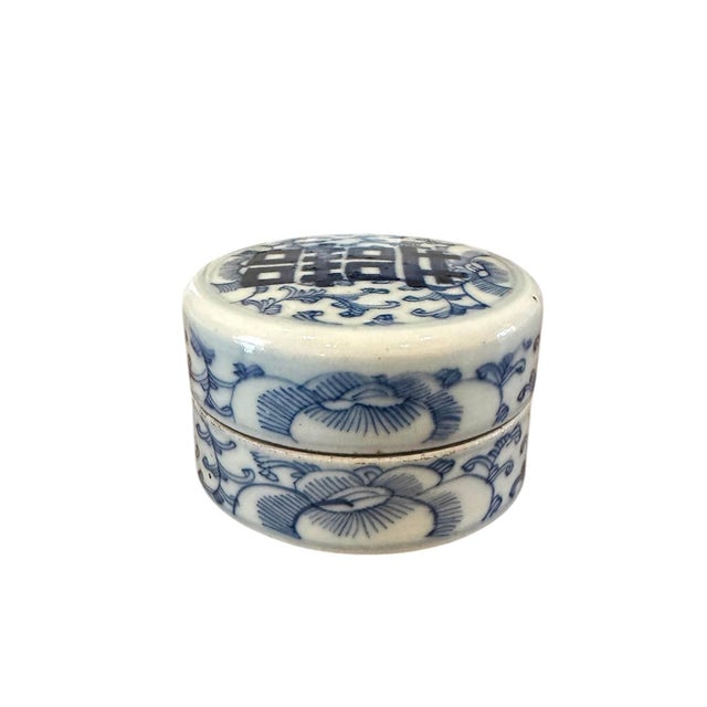 Vintage Blue & White Chinese Double Happiness Chinoiserie Cylindrical Lidded Ceramic Padte Pot / Powder Jar / Trinket Box / Vessel For Sale - Image 4 of 6