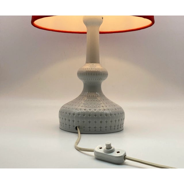 Space Age Table Lamp with Red Fabric Shade and White Porcelain Base from the Wallendorf Porcelain Factory, GDR, 1970s For Sale - Image 6 of 13