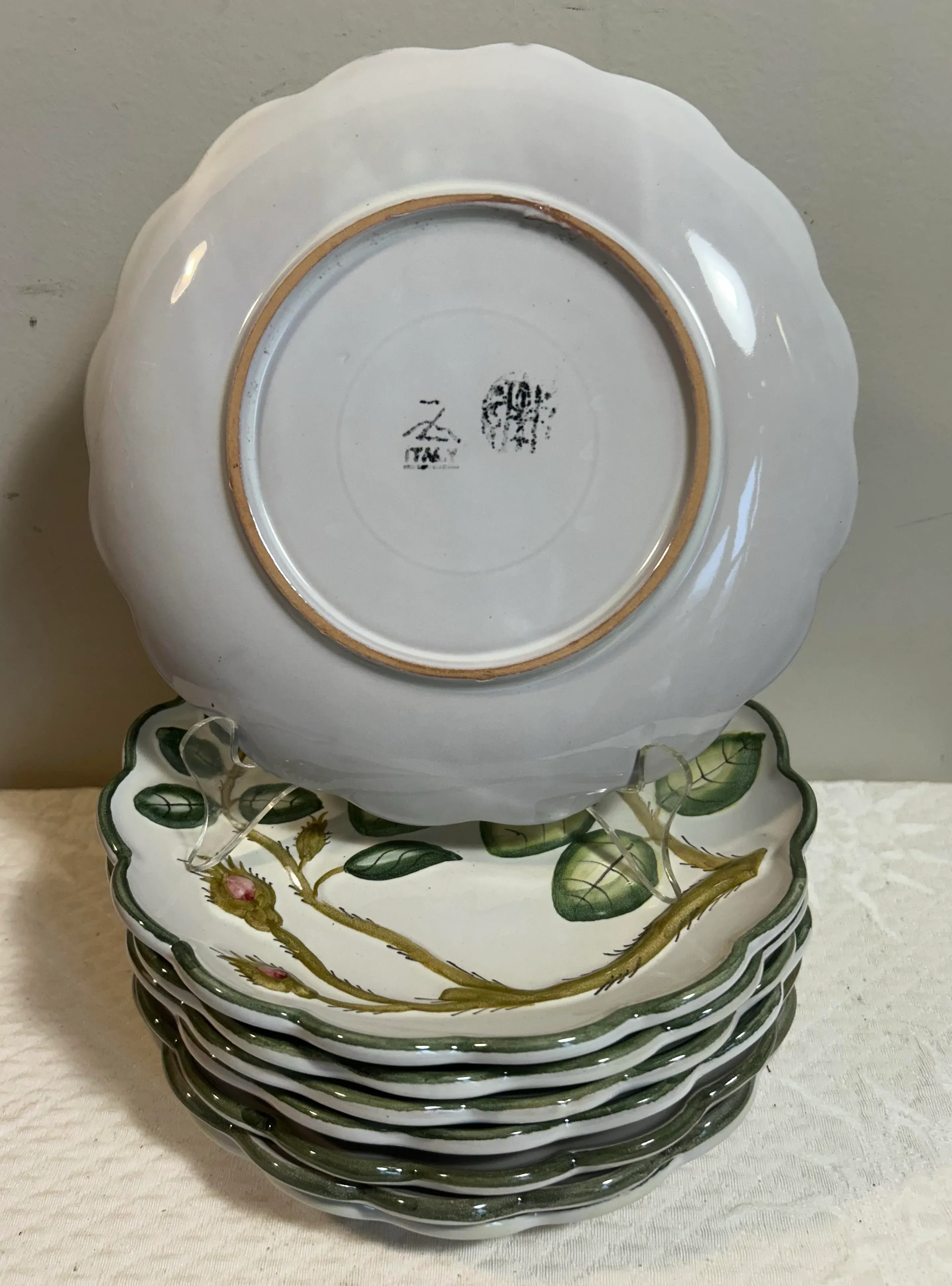 イタリヤ野菜手描き皿セット８枚　Lot of eight Made in Italy Salad plates Vegetable Hand Painted 8 Vintage Hand Painted Divided Vegetable Serving Dish Tray Platter