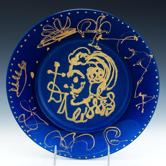 Salvador Dalí Salvador Dalí for Daum, France, "Tête De Femme" Gilt-Decorated Cobalt Glass Plate, Limited Edition, “Ceci N’est Pas Une Assiette”. .1970s For Sale - Image 4 of 11