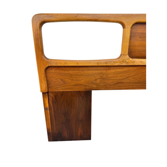 Lane Furniture Mid-Century Modern Lane King Size Walnut Headboard For Sale - Image 4 of 7