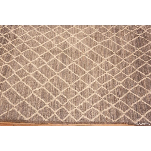 Modern Room Size Grey Abrash Background Ivory Tribal Geometric Honeycomb Pattern Rug For Sale In New York - Image 6 of 6