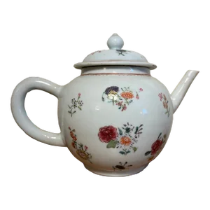 Antique 18th Century Chinese Export Qianlong Porcelain Tea Pot Decorated With Flowers Circa 1765