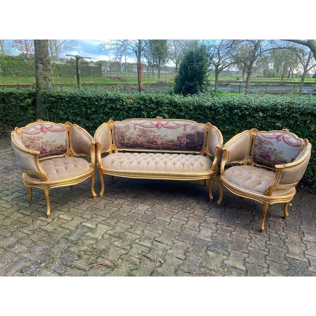 Opulent 1940s French Louis XVI Gilded Sofa Set – Beige Tufted Velvet, Set of 5 For Sale - Image 4 of 12