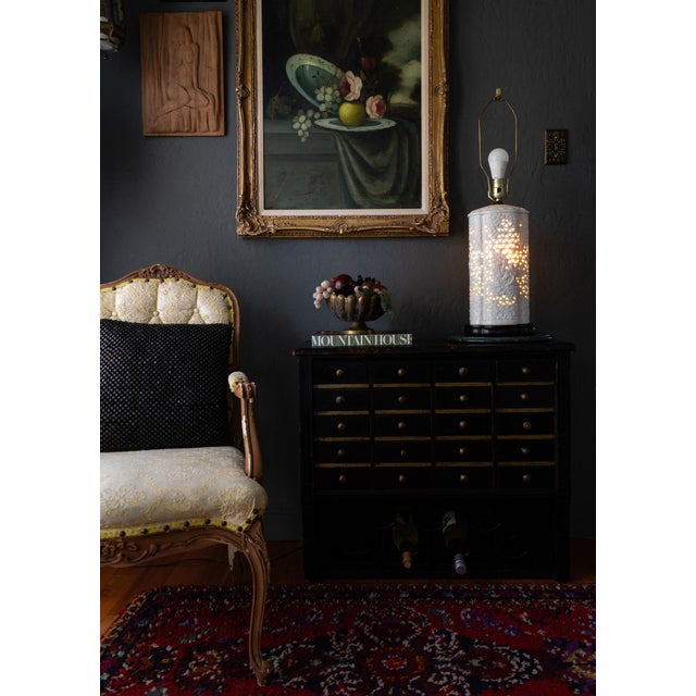 1960s Pierced Porcelain Blanc De Chine Quatrefoil Lamp on Black Base For Sale - Image 10 of 18