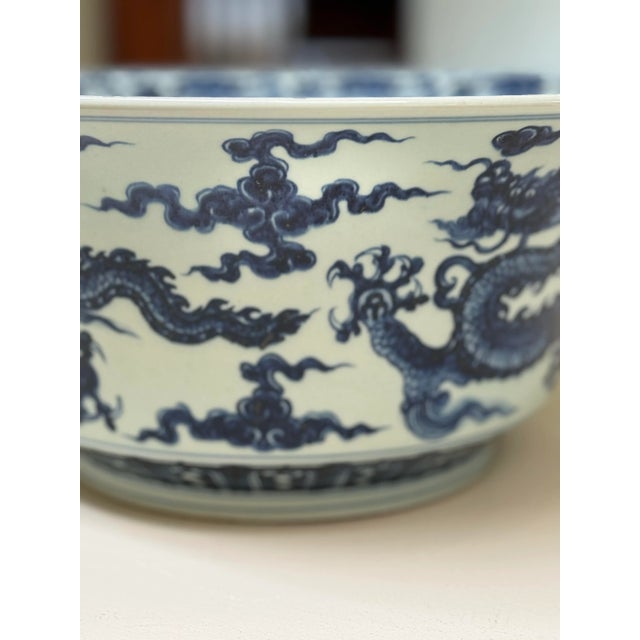 Chinese Blue & White Dragon Porcelain Bowl With Xuande Mark – Qing/Republic Style For Sale In Salt Lake City - Image 6 of 12