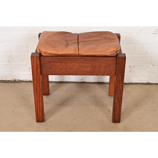 A gorgeous antique Mission or Arts & Crafts period footstool or ottoman By Stickley Brothers USA, Early 20th Century Solid...