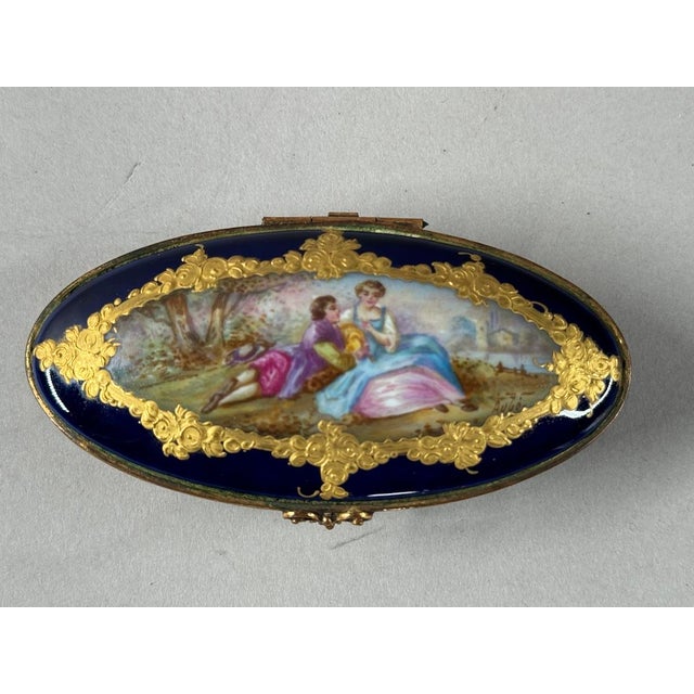 1860 French Sèvres Romantic Blue Porcelain Trinket Box For Sale - Image 6 of 11
