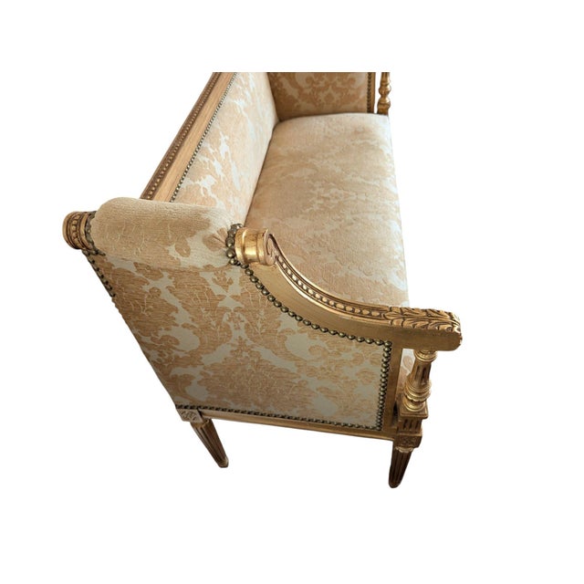 Vintage French Regency Style Settee - In Superb Condition, Reupholstered in a Gold Damask With a Giltwood Finish For Sale - Image 4 of 7