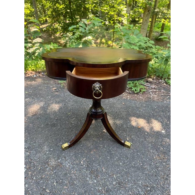 Vintage Ducan Phyfe Georgian Style Clover-Shaped Top Mahogany Pedestal Drum Side Table For Sale - Image 9 of 15