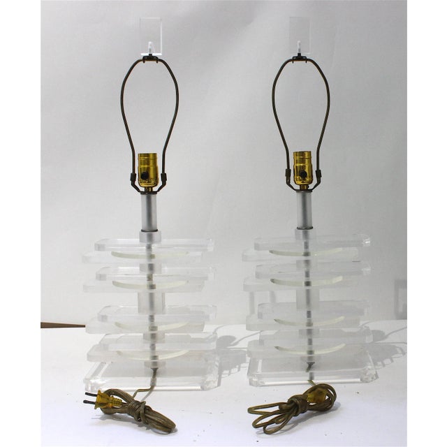 1980s Lucite Table Lamps Clear and Frosted Geometric Form - a Pair For Sale In West Palm - Image 6 of 12