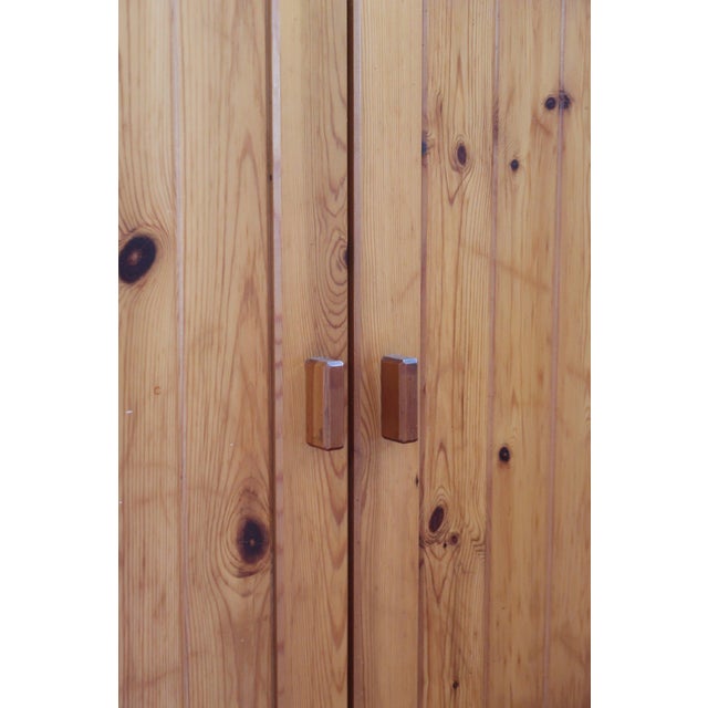 French Pine Glazed Bookcase in the style of Maison Regain, 1980s For Sale - Image 9 of 15