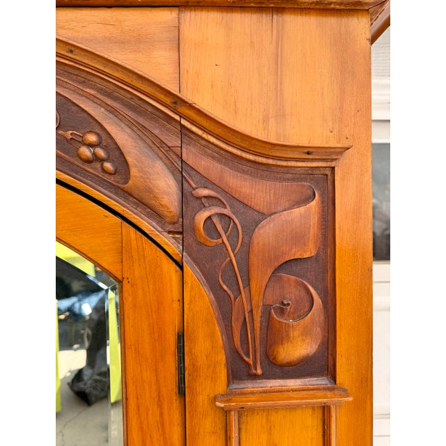 Edwardian English Mirrored Armoire Cabinet, Attributed to Harris Lebus, C. 1904 For Sale In Los Angeles - Image 6 of 18