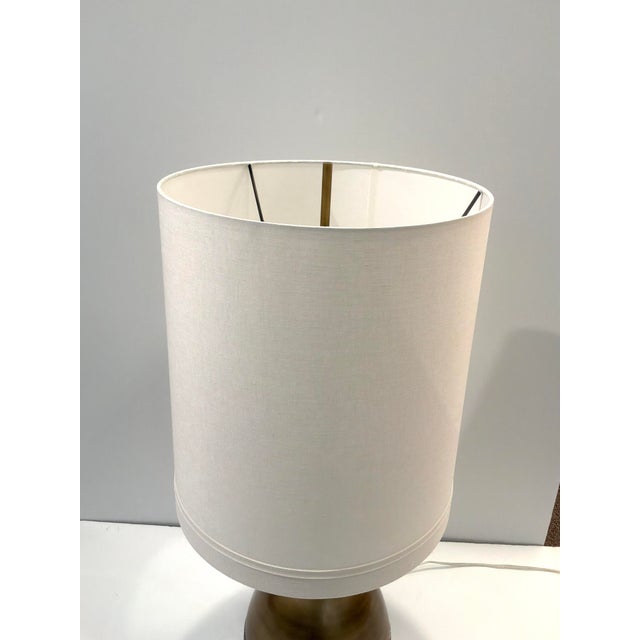 Modern Revelation Kiss Marble & Brass Table Lamp For Sale - Image 3 of 6
