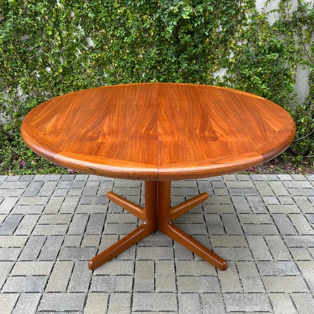Dyrlund Vintage 1970s Danish Modern Teak Pedestal Base Extension Dining Table For Sale - Image 4 of 12