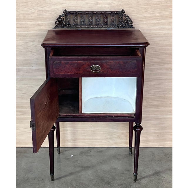 Late 19th Century Pair of French Mahogany Nightstands with Drawer, Door and Bronze Crest For Sale - Image 4 of 18