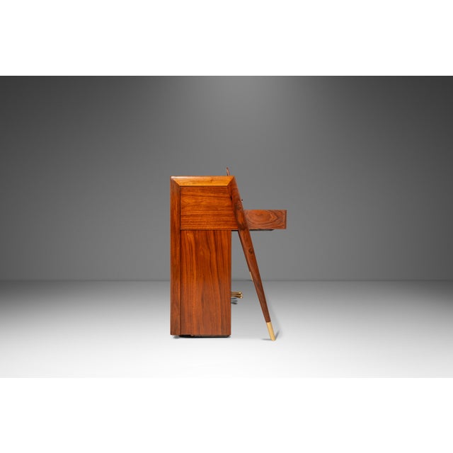 Mid-Century Modern Rare Early Mid Century Modern Baldwin Acrosonic Piano in Walnut, Brass & Caning #759945, Usa, C. 1960s For Sale - Image 3 of 18