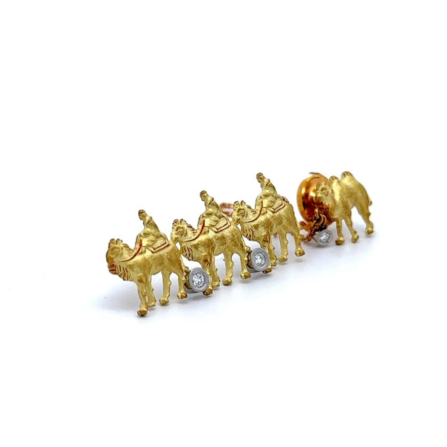 Contemporary Diamond 18k Yellow Gold Camel With Riders Brooch Tie-Pin Chain For Sale - Image 3 of 7
